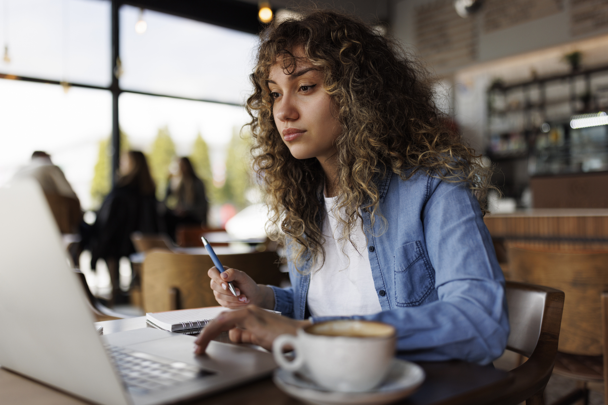 A woman looking up defined benefit plan options for her self-employed job.